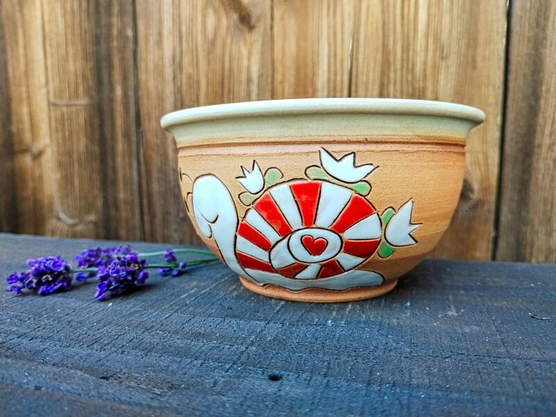 MISKA  bez oušek šnek červený