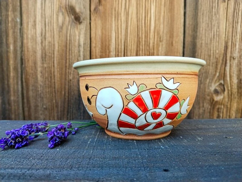 MISKA  bez oušek šnek červený