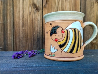 HRNEK  0,5 litru ROVNÝ včelka